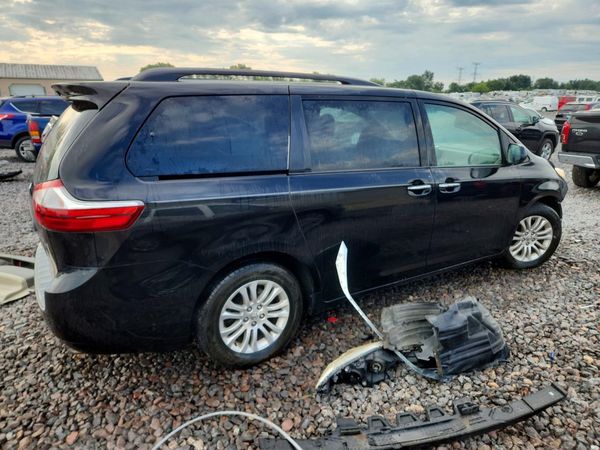 2015 TOYOTA SIENNA