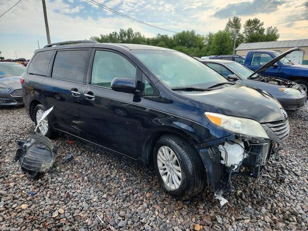 2015 TOYOTA SIENNA