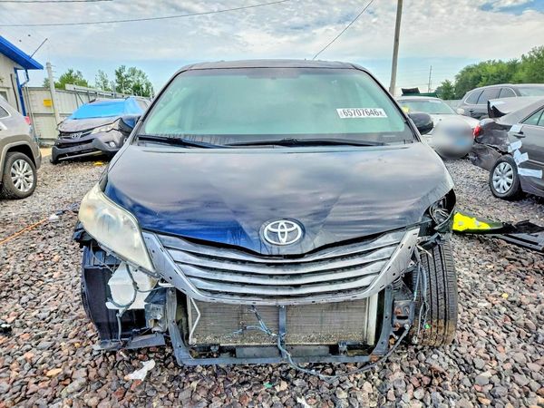 2015 TOYOTA SIENNA