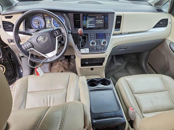 2015 TOYOTA SIENNA