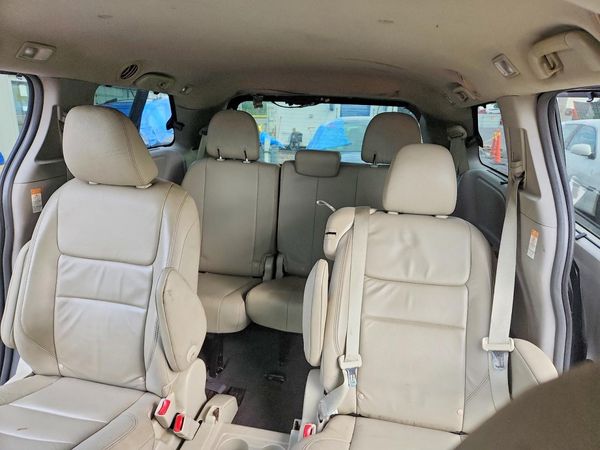 2015 TOYOTA SIENNA
