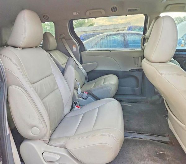 2015 TOYOTA SIENNA