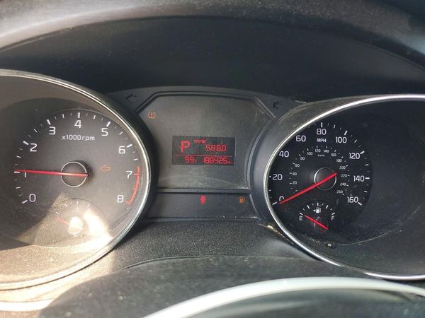 2016 KIA SEDONA LX - Middle-low