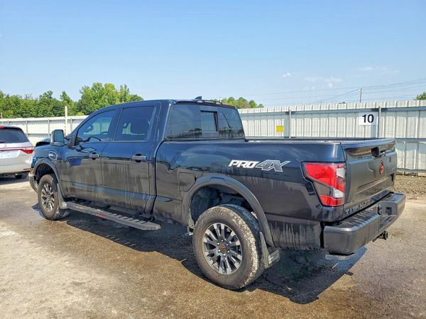 2024 NISSAN TITAN Crew Cab