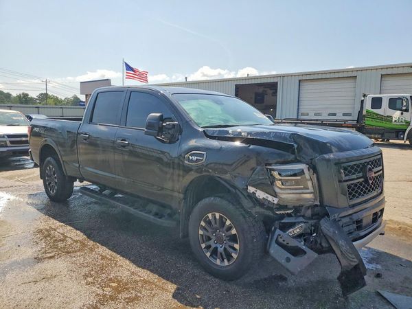 2024 NISSAN TITAN Crew Cab
