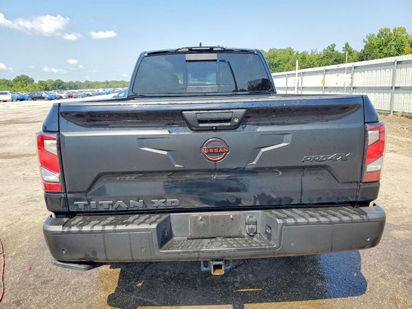 2024 NISSAN TITAN Crew Cab