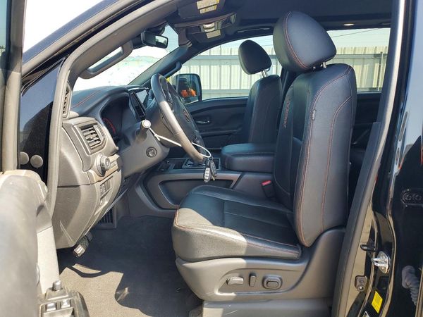 2024 NISSAN TITAN Crew Cab