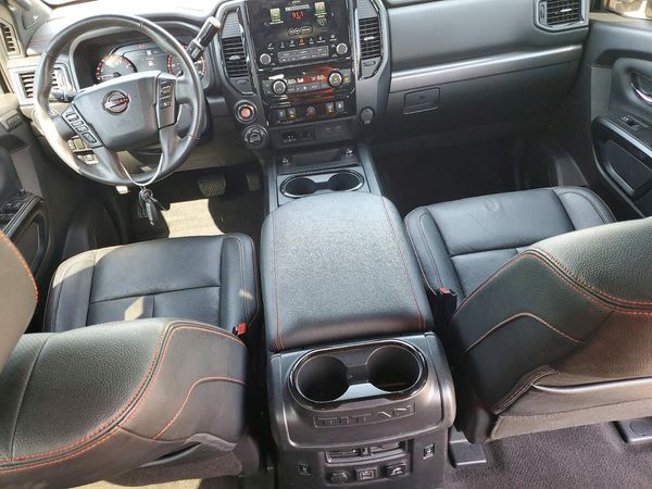 2024 NISSAN TITAN Crew Cab