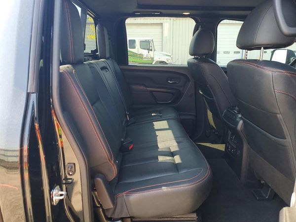 2024 NISSAN TITAN Crew Cab