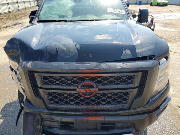 2024 NISSAN TITAN Crew Cab