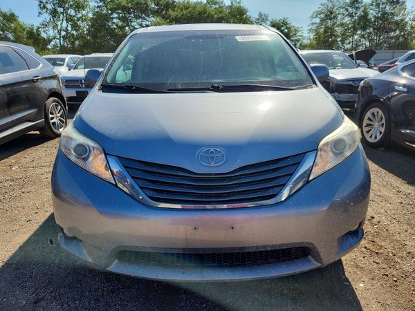 2014 TOYOTA SIENNA
