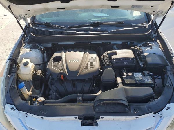 2013 HYUNDAI SONATA GLS/ GLS Popular — Engine bay
