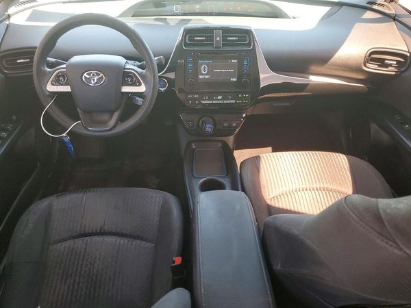 2016 TOYOTA PRIUS