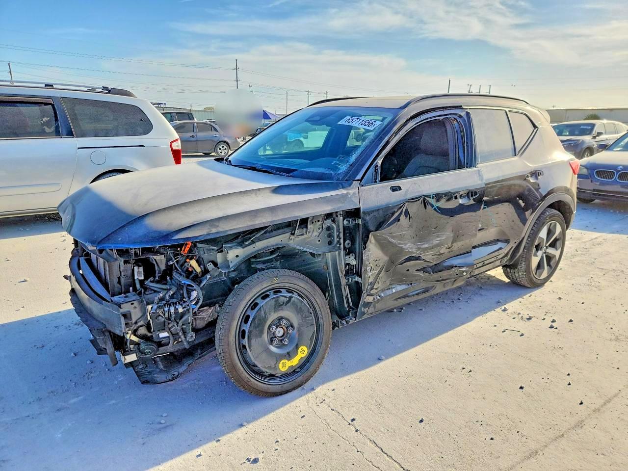 2024 VOLVO XC40 Plus Dark