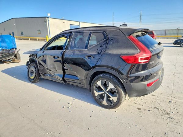 2024 VOLVO XC40 Plus Dark