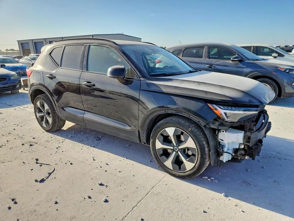2024 VOLVO XC40 Plus Dark