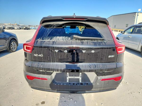 2024 VOLVO XC40 Plus Dark