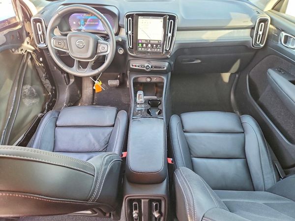 2024 VOLVO XC40 Plus Dark
