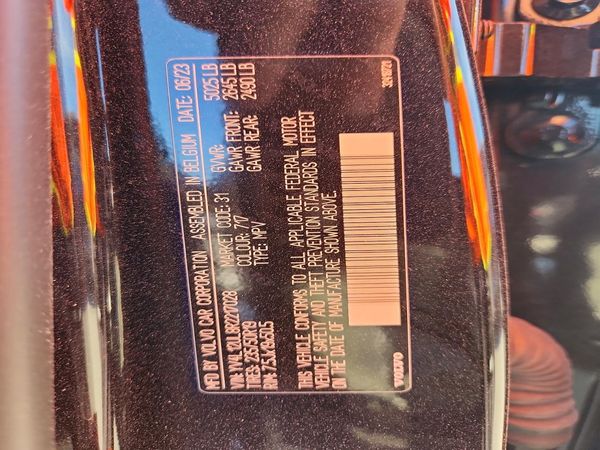2024 VOLVO XC40 Plus Dark