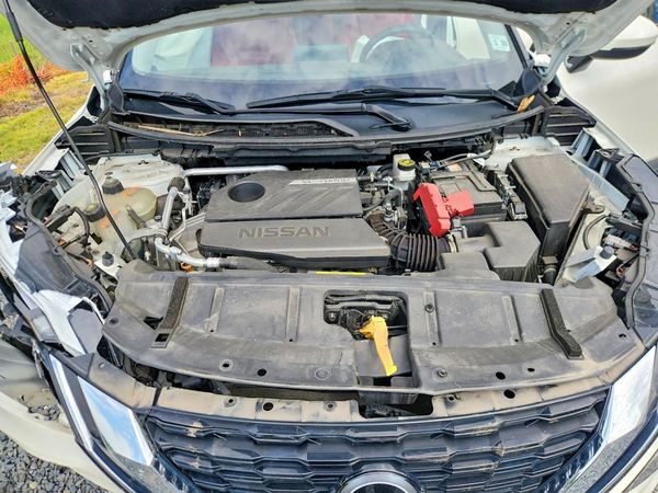 2023 NISSAN ROGUE SV — Engine bay
