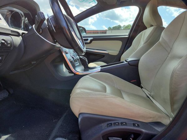 2015 VOLVO S60 Premier (non R design)