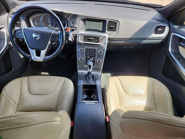 2015 VOLVO S60 Premier (non R design)