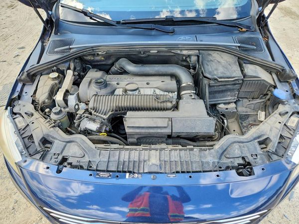 2015 VOLVO S60 Premier (non R design)