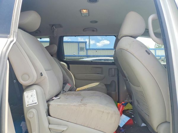 2015 KIA SEDONA GL - Middle-low