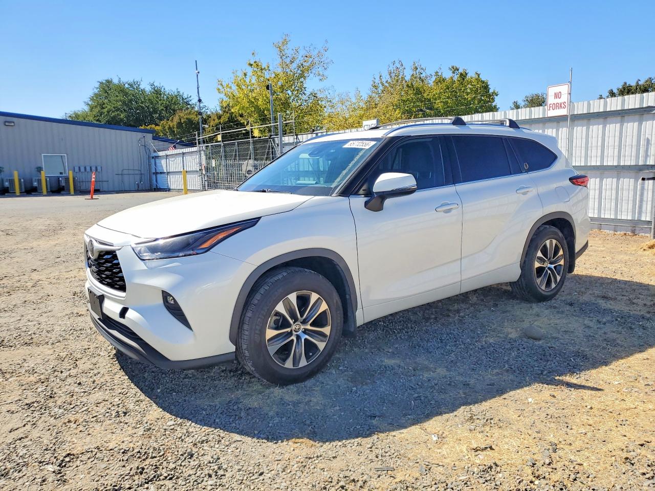 2021 TOYOTA HIGHLANDER XLE Nav