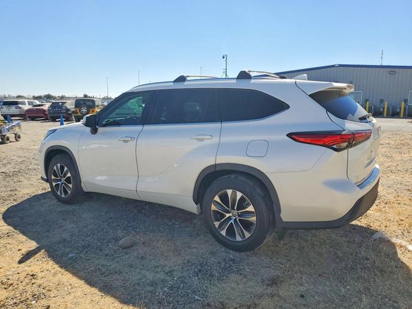 2021 TOYOTA HIGHLANDER XLE Nav