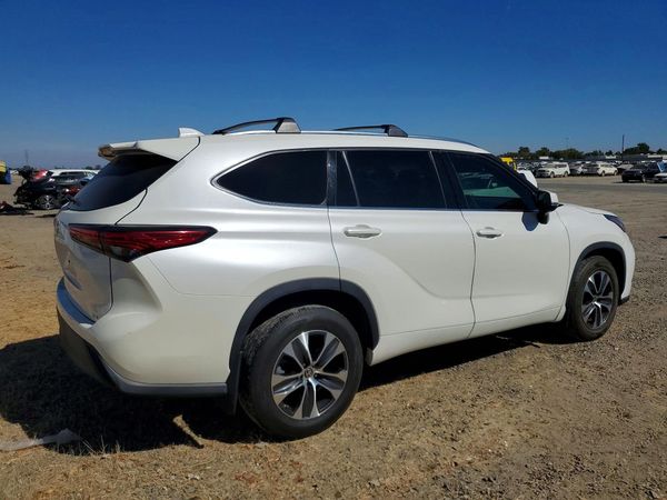 2021 TOYOTA HIGHLANDER XLE Nav