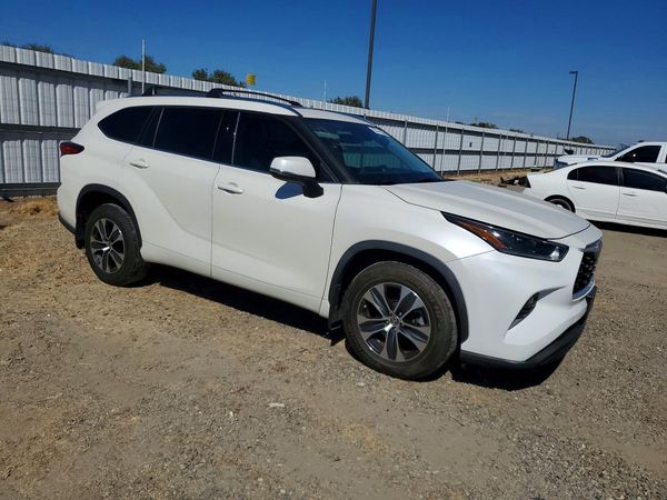 2021 TOYOTA HIGHLANDER XLE Nav