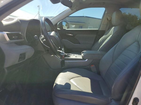 2021 TOYOTA HIGHLANDER XLE Nav