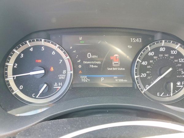 2021 TOYOTA HIGHLANDER XLE Nav