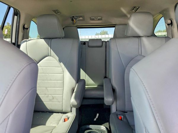 2021 TOYOTA HIGHLANDER XLE Nav
