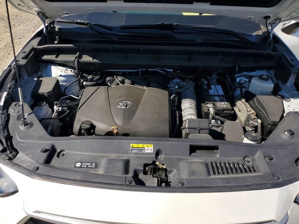 2021 TOYOTA HIGHLANDER XLE Nav