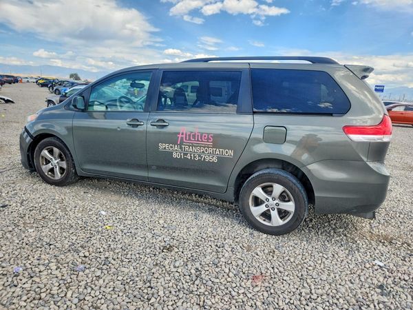 2012 TOYOTA SIENNA