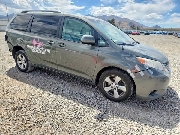 2012 TOYOTA SIENNA