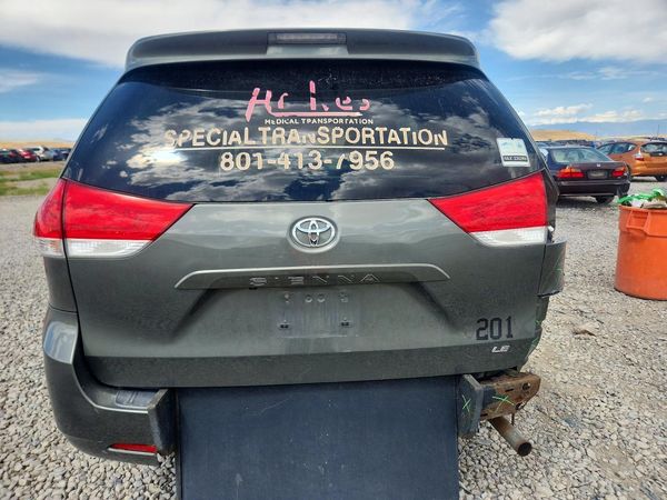 2012 TOYOTA SIENNA