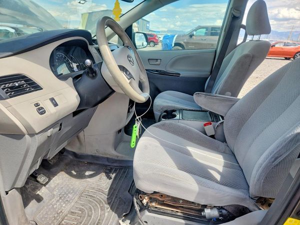 2012 TOYOTA SIENNA