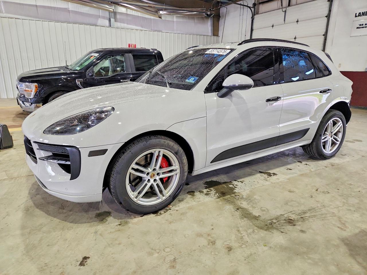 2020 PORSCHE MACAN