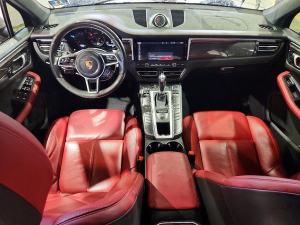 2020 PORSCHE MACAN