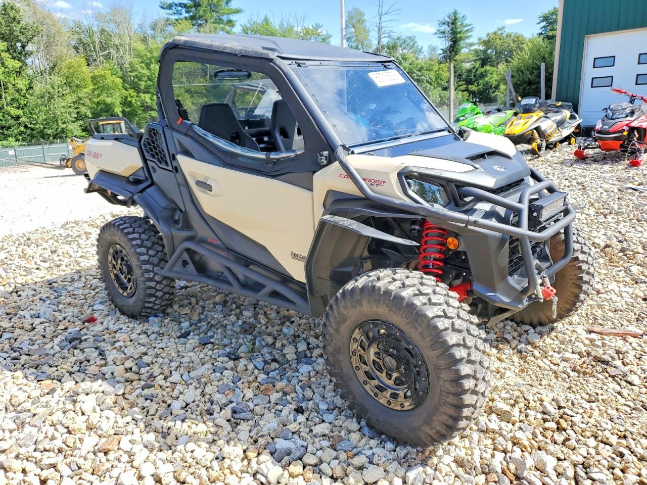 2024 CAN-AM COMMANDER