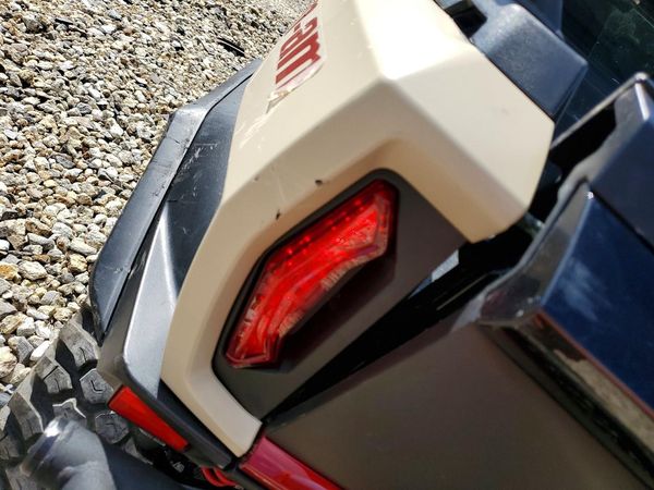 2024 CAN-AM COMMANDER