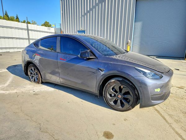 2023 TESLA MODEL Y — Passenger 3/4