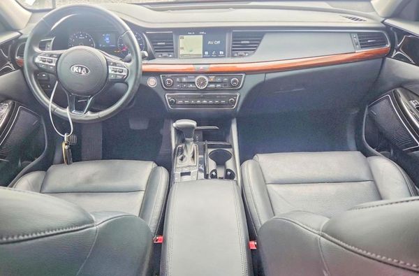 2019 KIA CADENZA