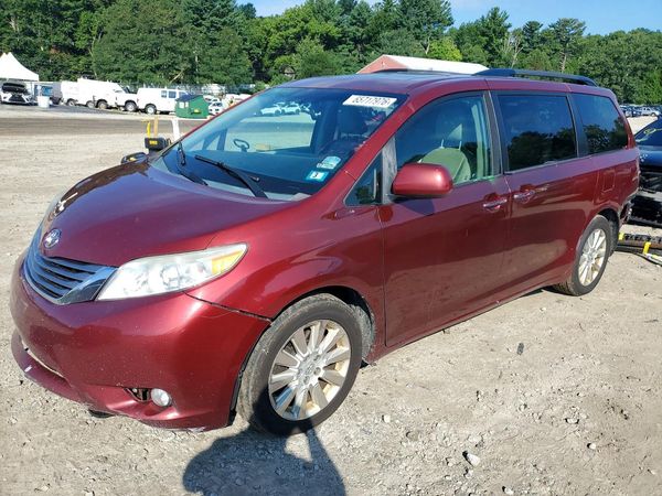 2015 TOYOTA SIENNA