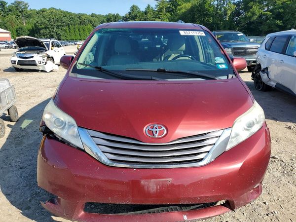 2015 TOYOTA SIENNA