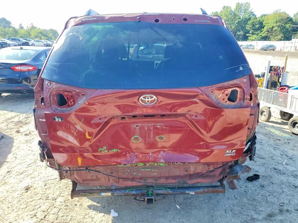 2015 TOYOTA SIENNA