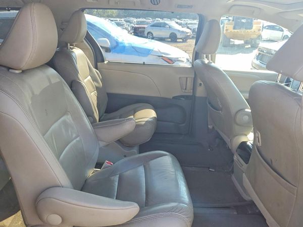2015 TOYOTA SIENNA